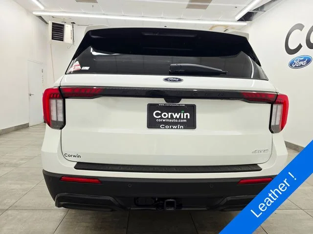 New 2026 Star White Metallic Tri-Coat Ford ST-Line image 4
