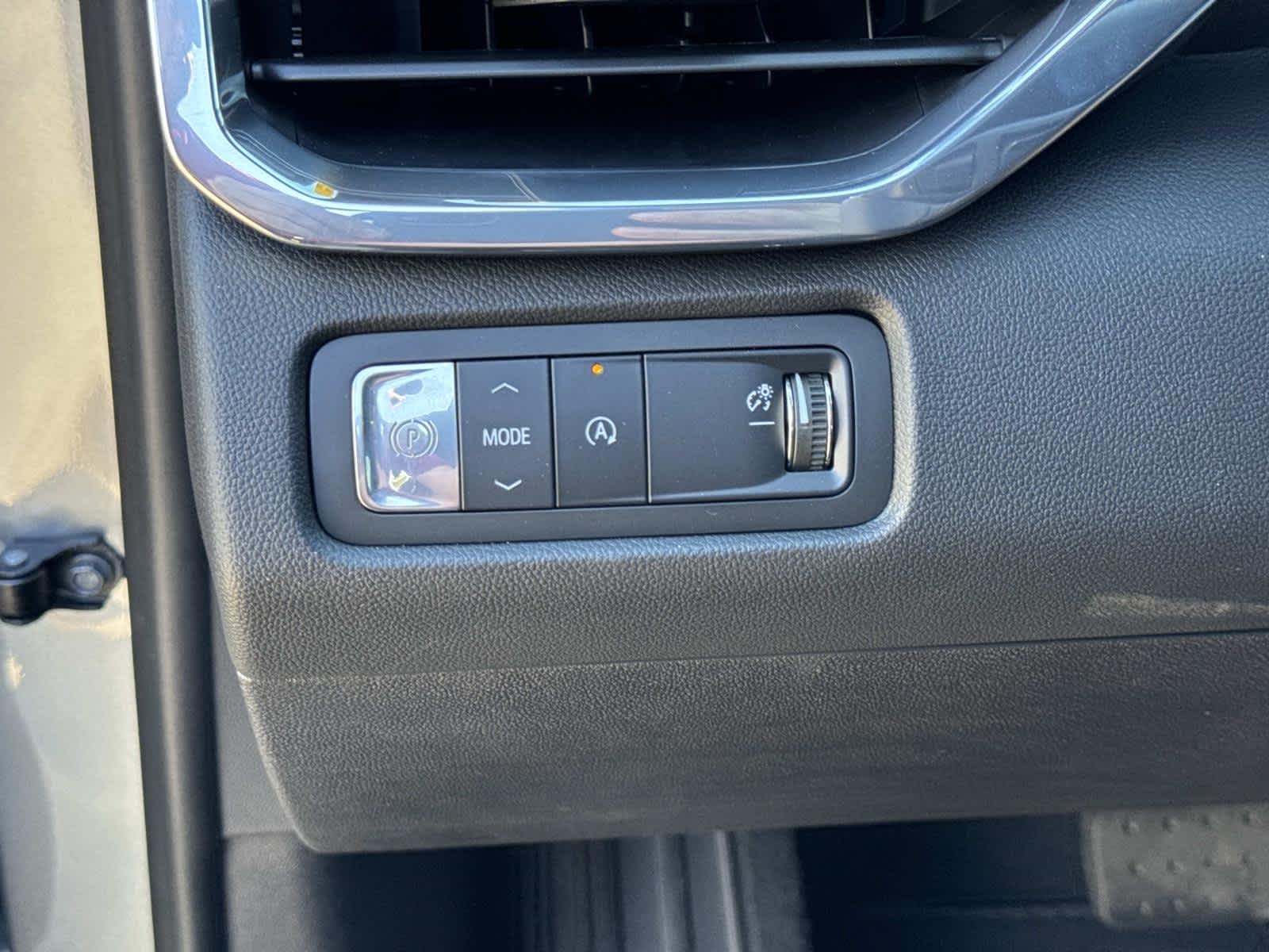 New 2026 Sterling Metallic GMC Elevation image 13