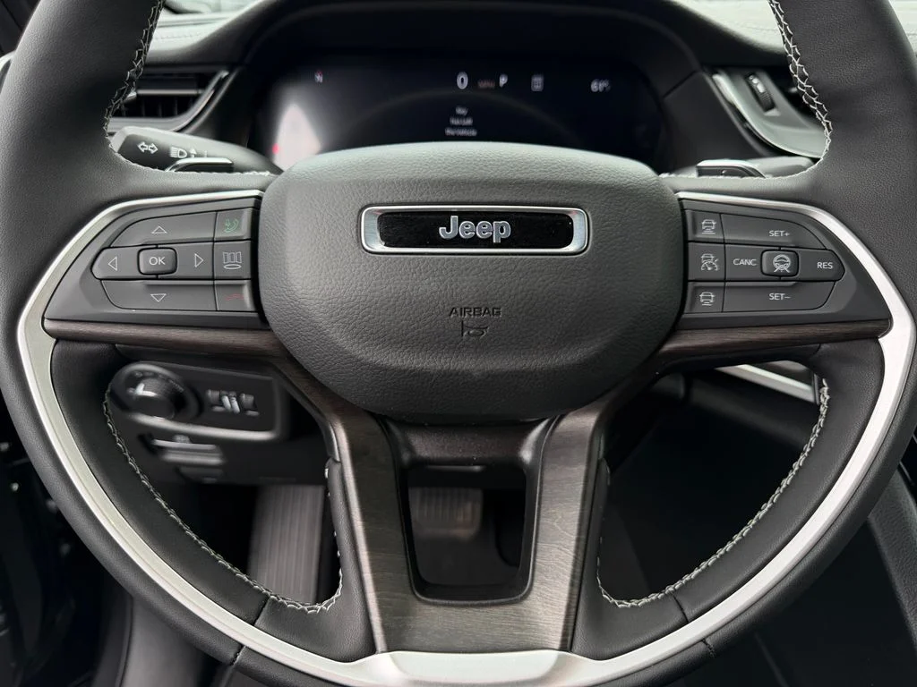 New 2026 Baltic Gray Metallic Clear-Coat Exterior Paint Jeep Altitude image 16