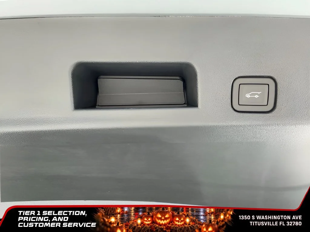 New 2026 Sterling Metallic GMC Elevation image 28
