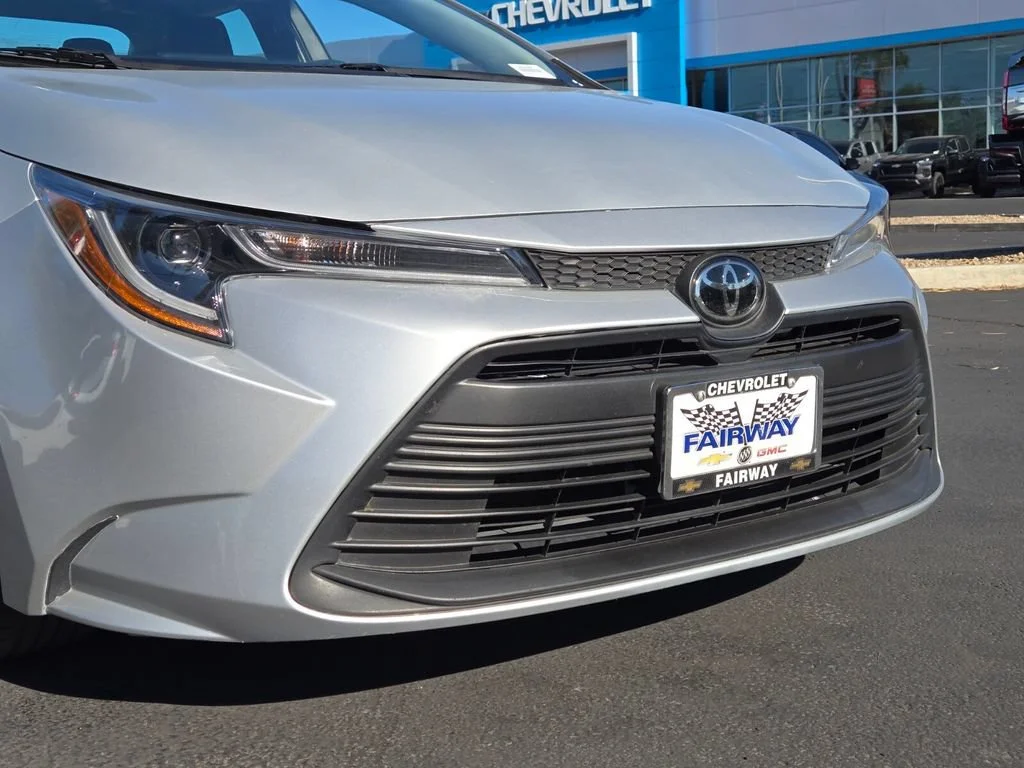 Used 2024 Classic Silver Me Toyota LE image 8