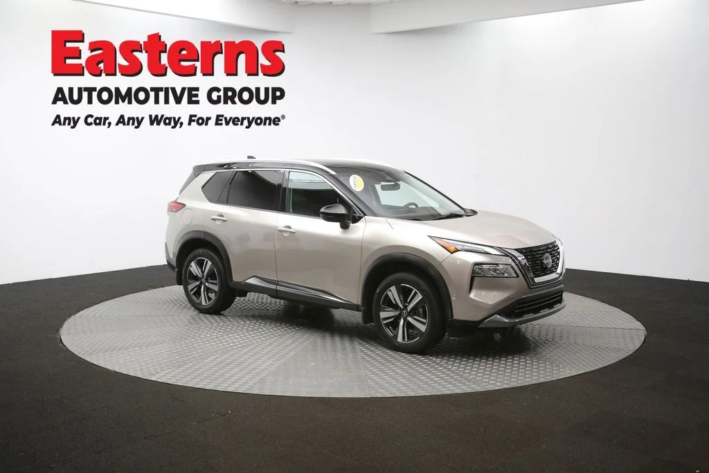 Used 2023 Silver Nissan SL image 49