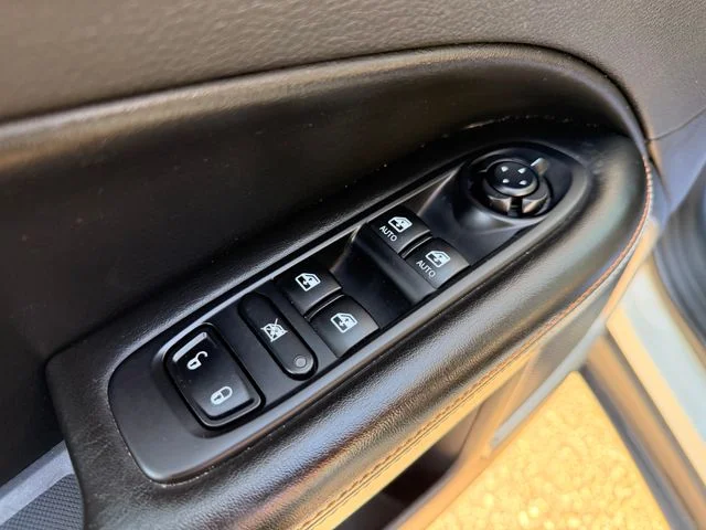 Used 2019 White Jeep Latitude image 13