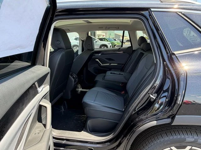 New 2026 Black Volkswagen 2.0T SE image 8