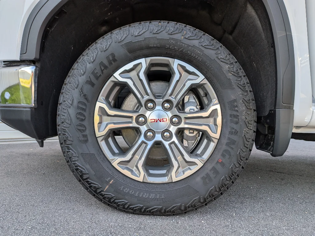 New 2026 Summit White GMC SLE image 21