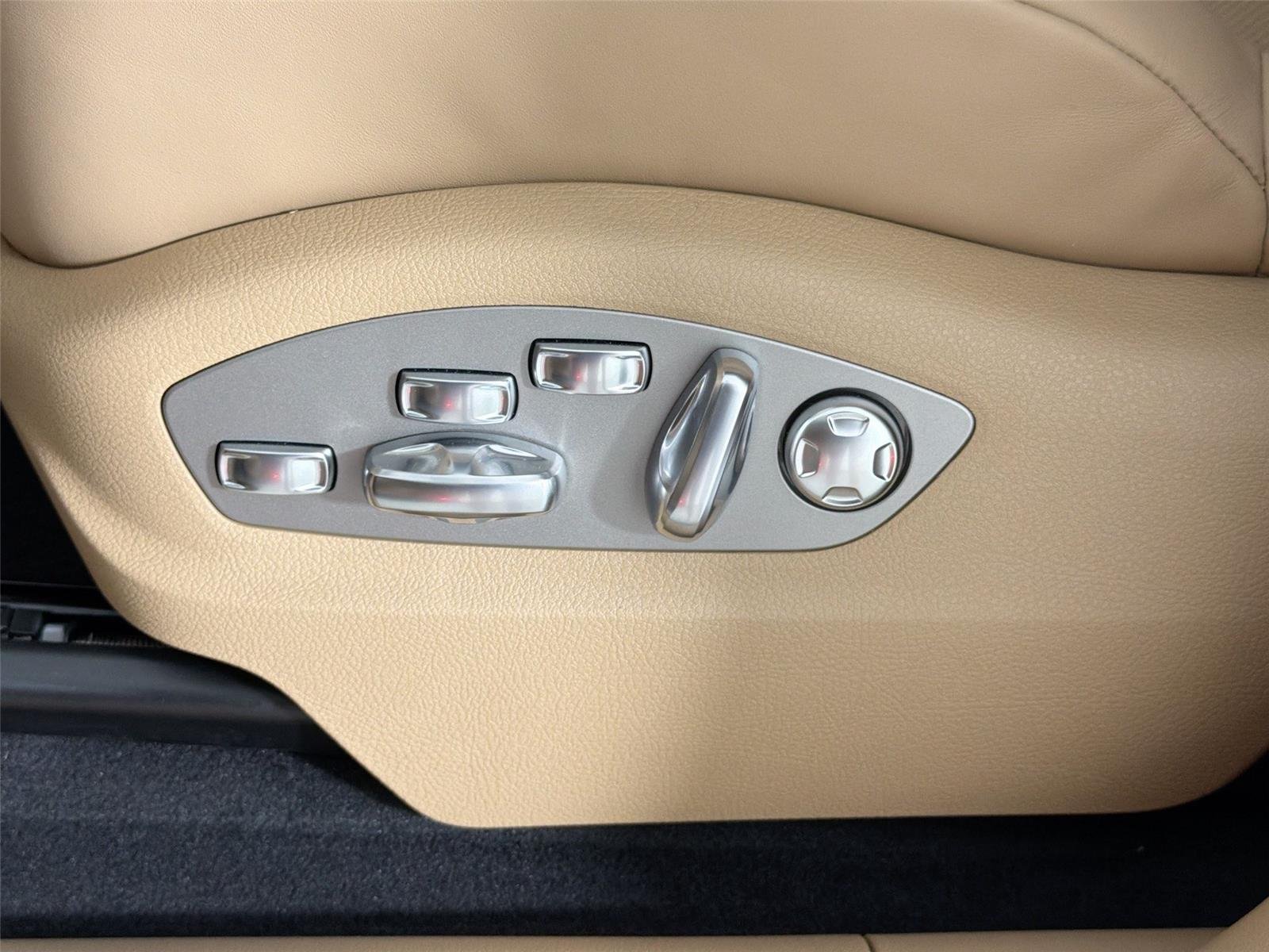 New 2026 Gentian Blue Metallic Porsche T image 31