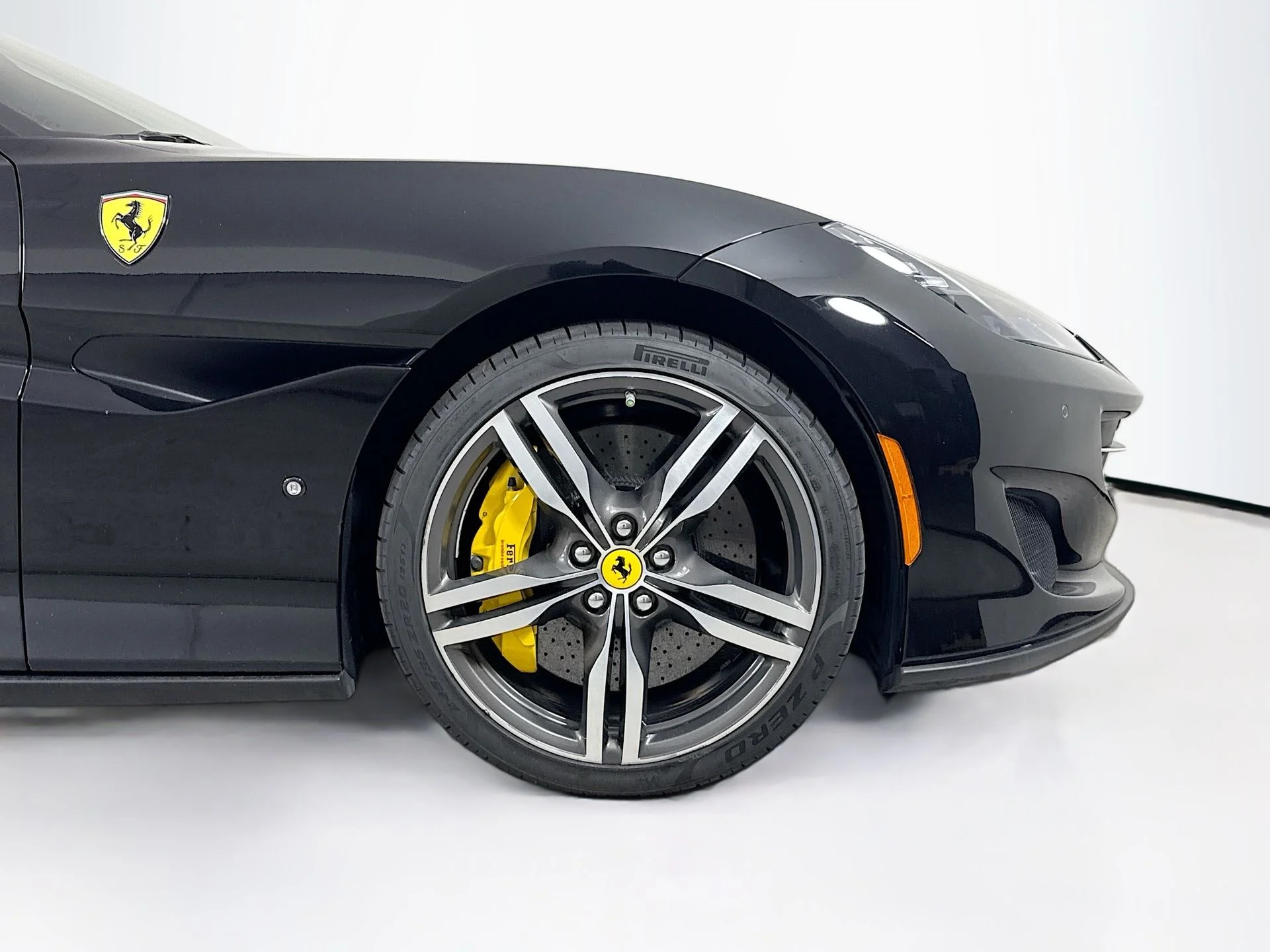 Certified Used 2019 Nero Ferrari Base image 28