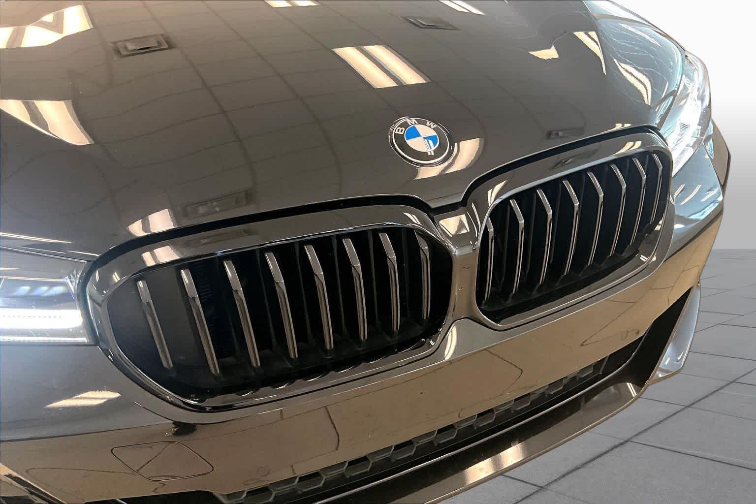 Used 2023 Black Sapphire Metallic BMW 530i image 27