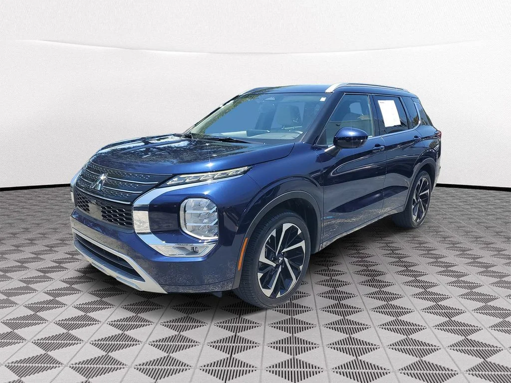 Used 2022  Mitsubishi SEL image 3