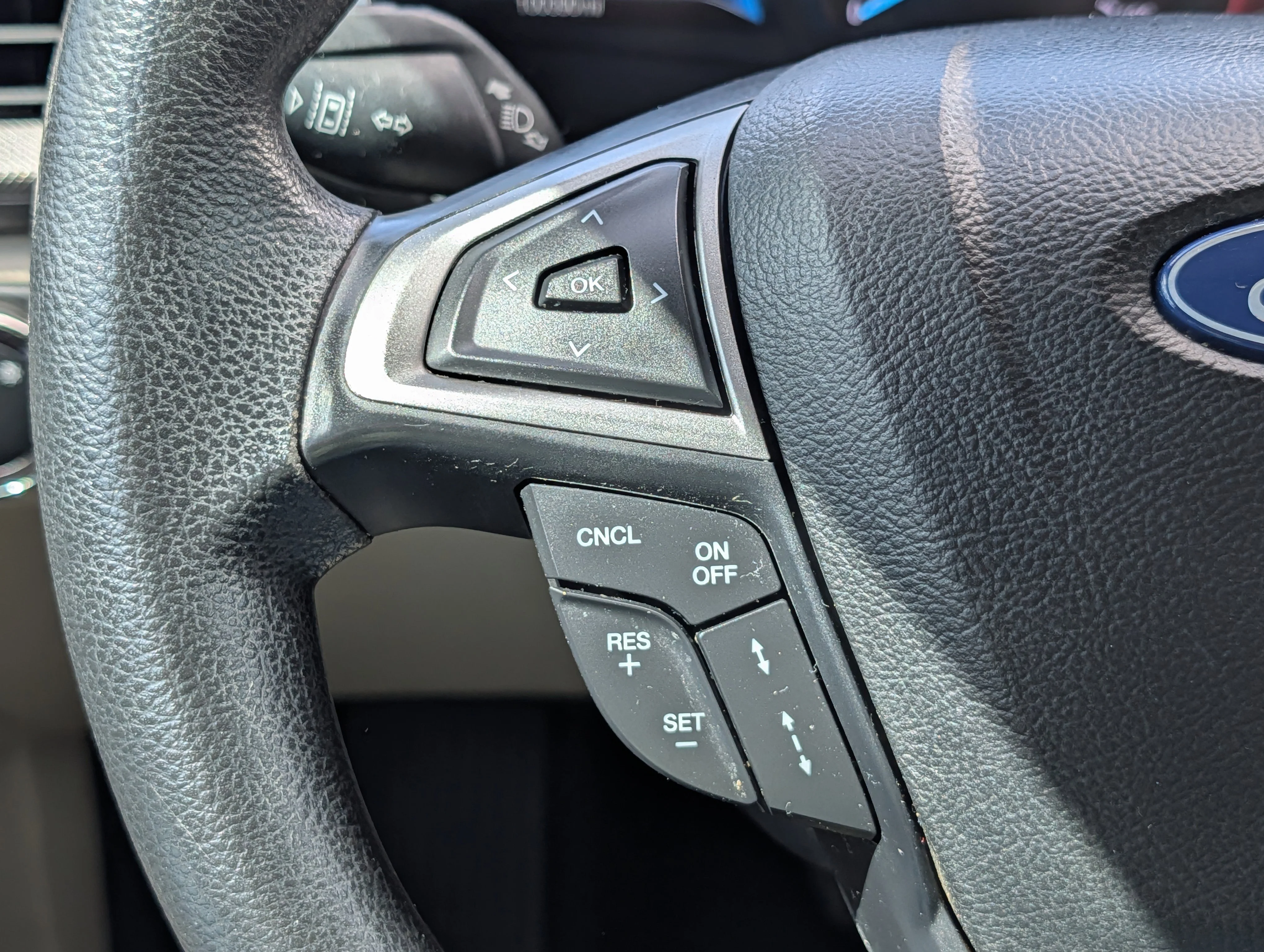 Used 2019 Magnetic Metallic Ford SE image 31