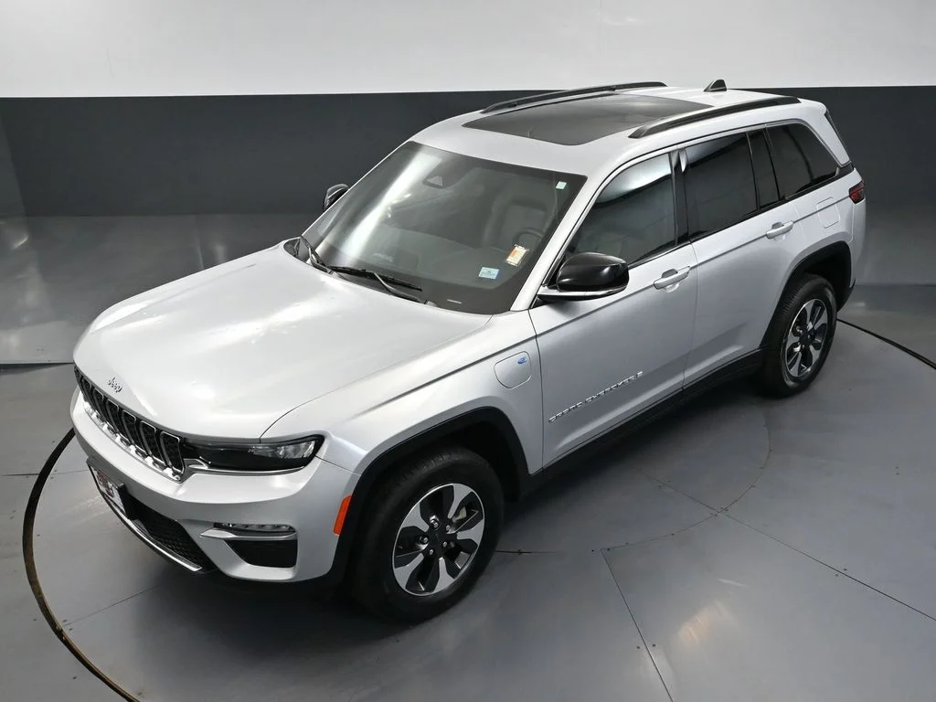 Used 2024 Silver Jeep 4xe image 54