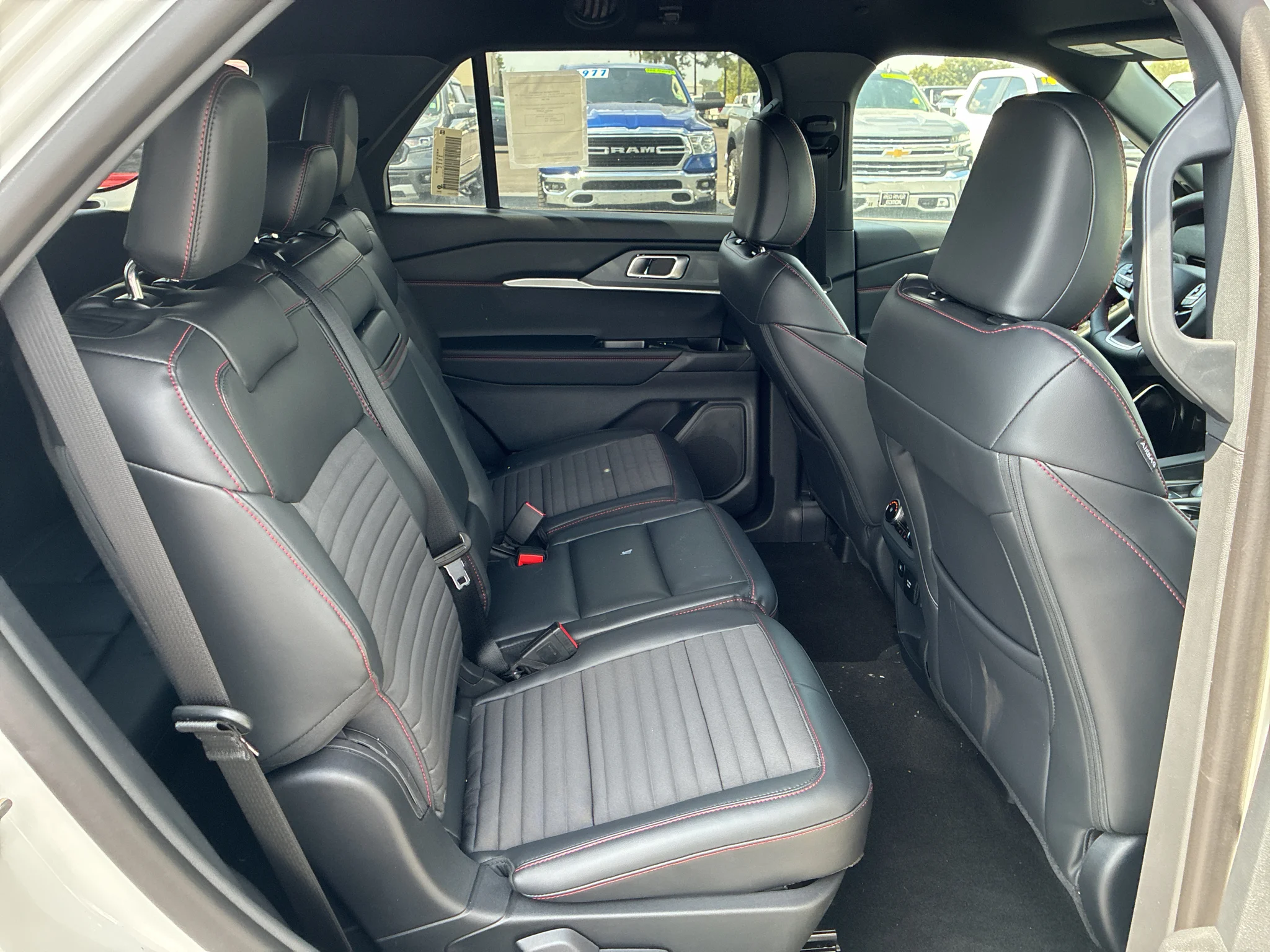 New 2026 Star White Metallic Tri-Coat Ford ST-Line image 17
