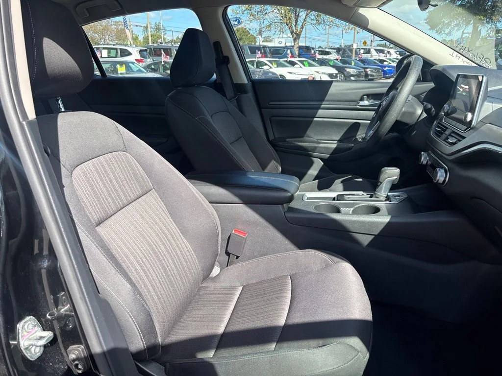 Used 2025 Black Nissan 2.5 SV image 14