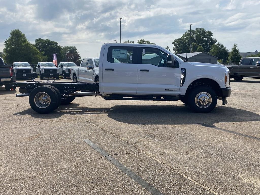New 2026 Oxford White Ford F-350® XL image 2