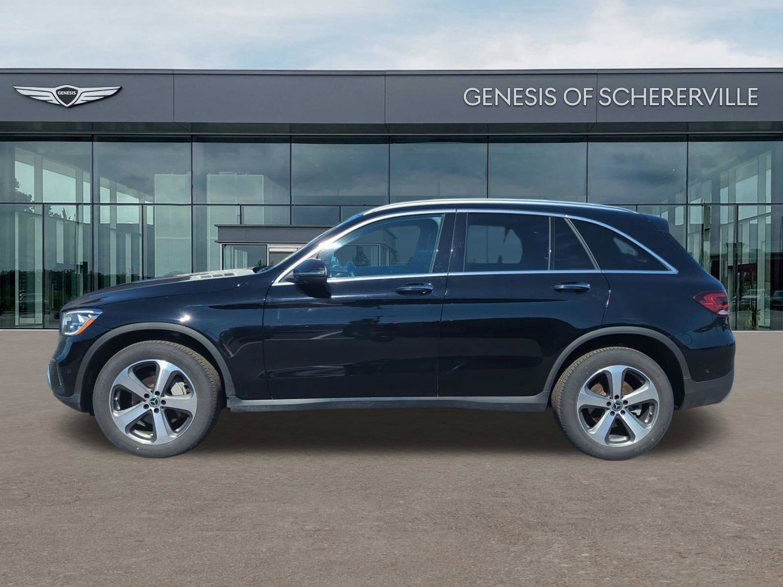 Used 2022 Black Mercedes-Benz GLC 300 image 4