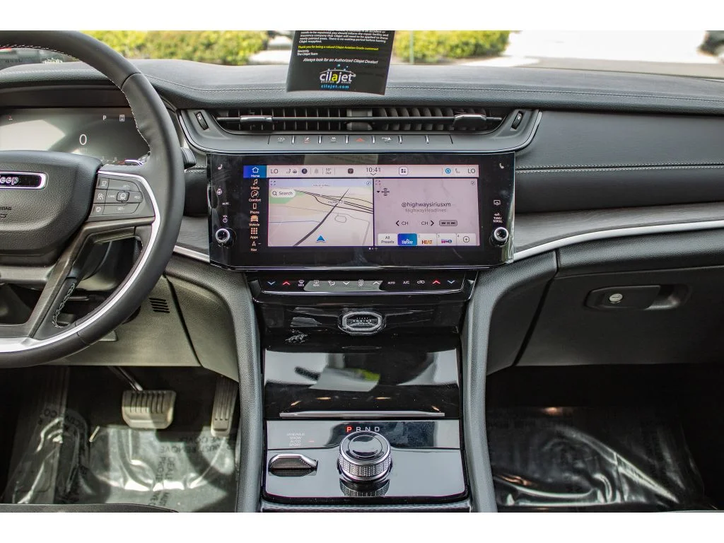 New 2026 SILVER ZYNITH Jeep Laredo Altitude image 28