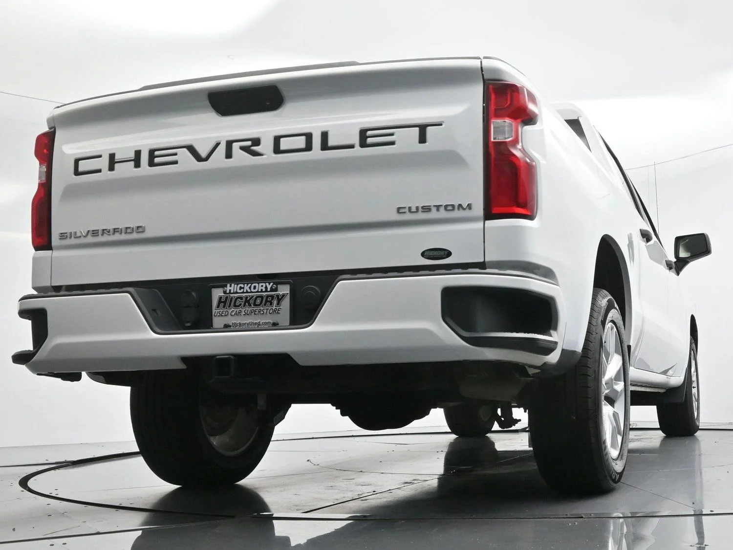 Used 2022 Summit White Chevrolet Custom image 46