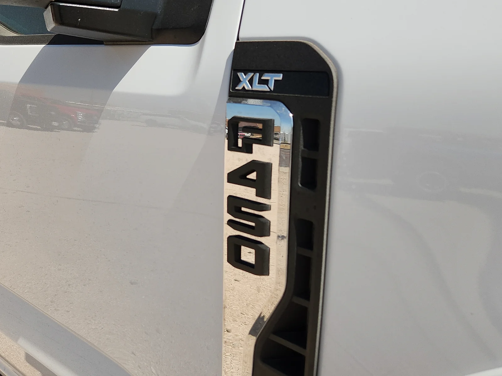 New 2027 Oxford White Ford XLT image 10