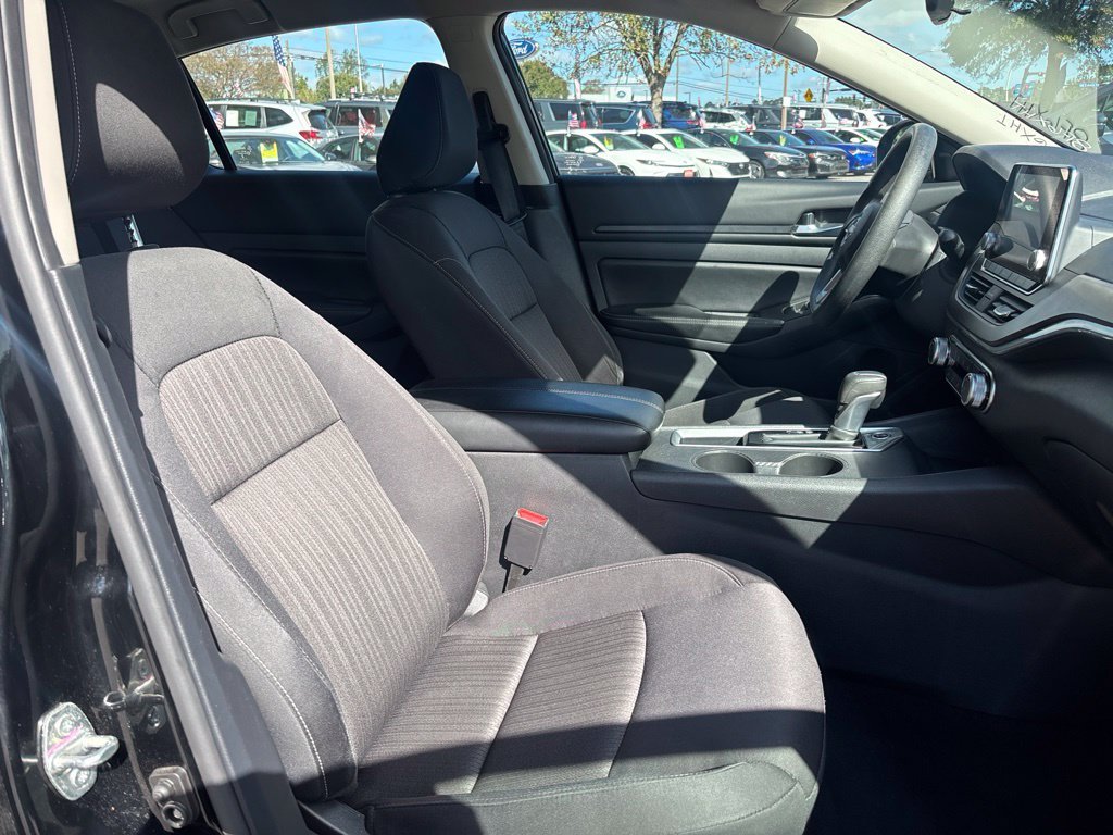 Used 2025 Black Nissan 2.5 SV image 14