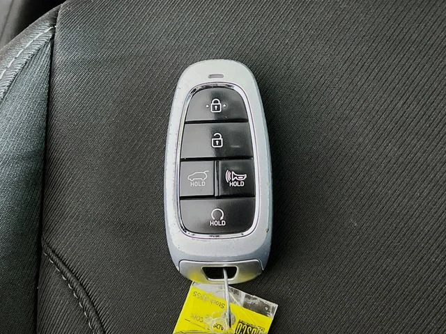 Used 2024 White Hyundai SEL image 30