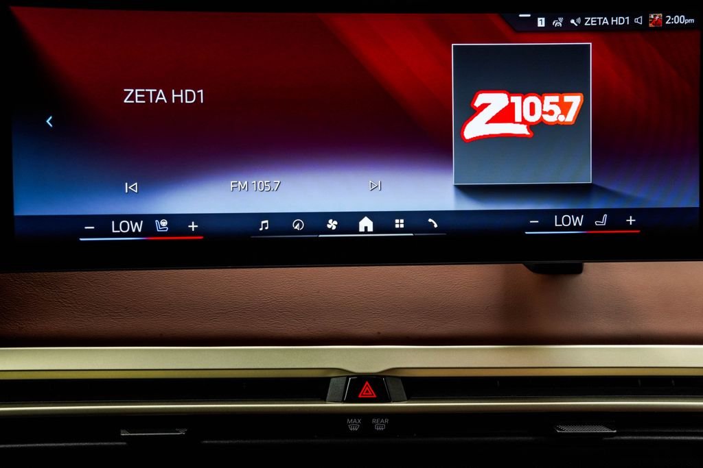 Used 2024 Gray BMW xDrive50 image 33