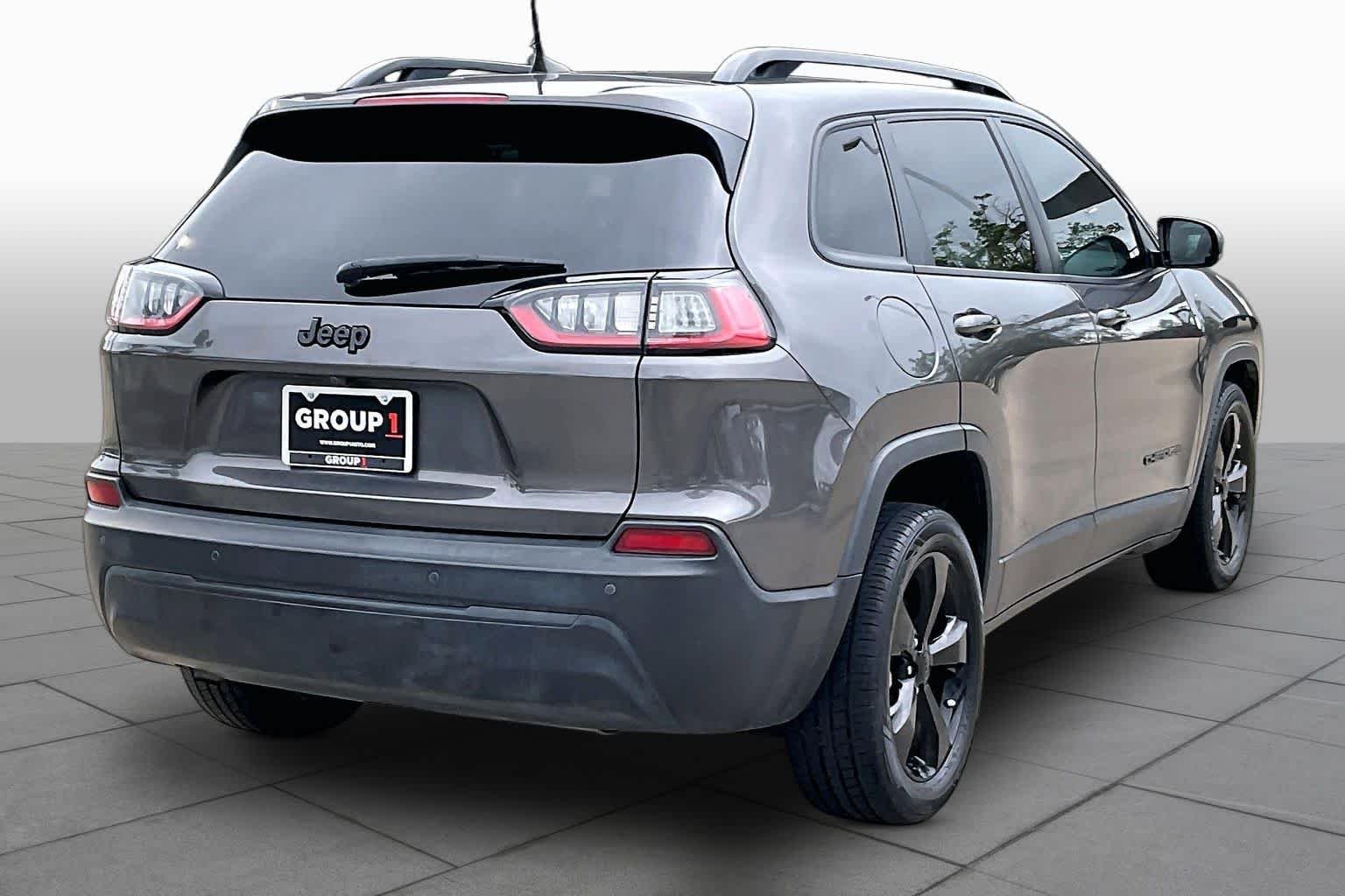 Used 2019 Granite Crystal Metallic Clearcoat Jeep Altitude image 13