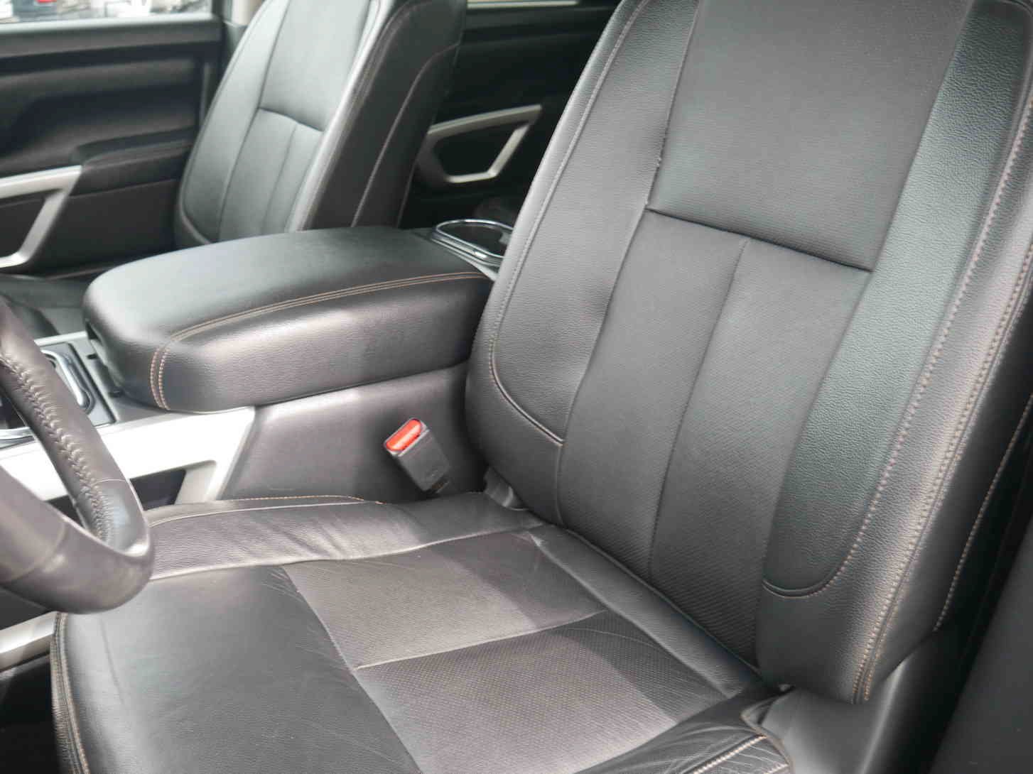 Used 2017 Silver Nissan SL image 34