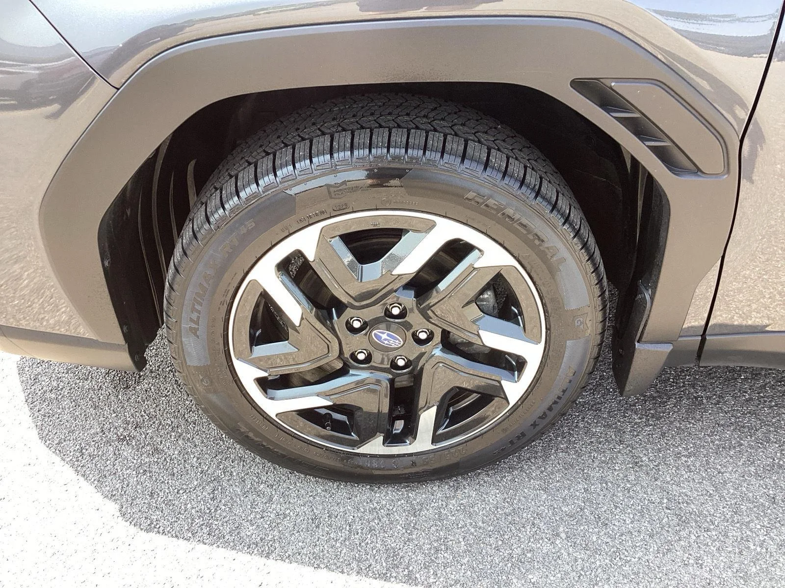 Used 2025 Magnetite Gray Metallic Subaru Limited image 12