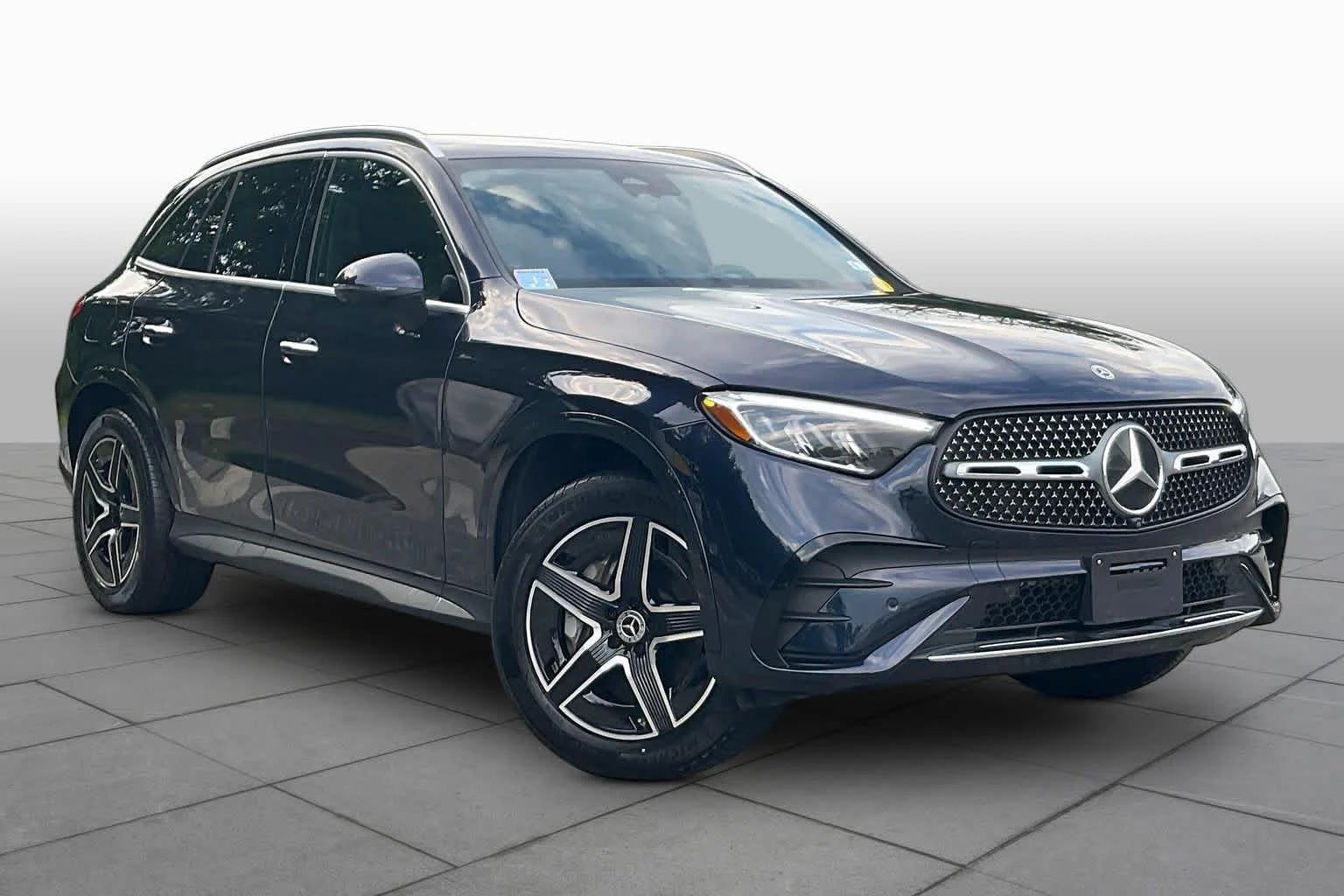 Used 2023 Nautical Blue Metallic Mercedes-Benz GLC 300 image 2