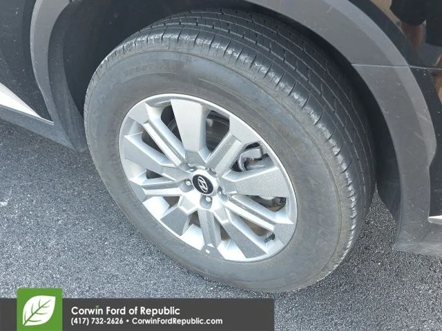 Used 2025 Abyss Black Pearl Hyundai SEL image 17