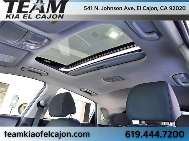 Used 2018 White Hyundai SEL image 18