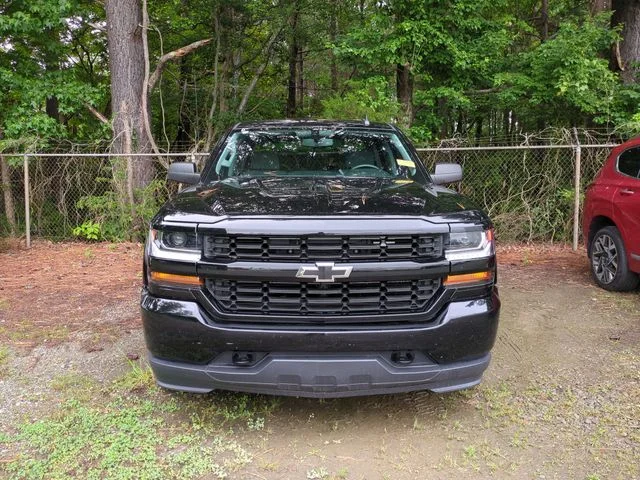 Used 2018 Black Chevrolet Custom image 7