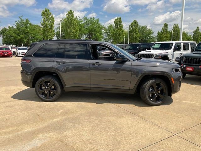 New 2026 Baltic Gray Metallic Clear-Coat Exterior Paint Jeep Limited image 4