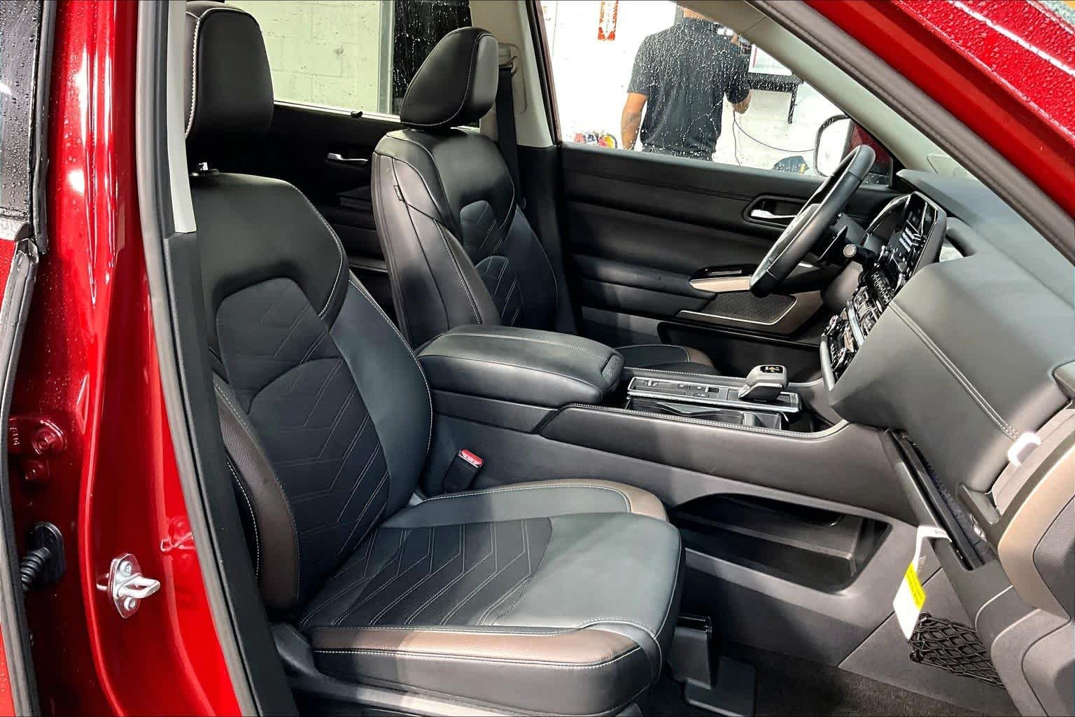 Used 2025 Scarlet Ember Tintcoat Nissan Platinum image 9