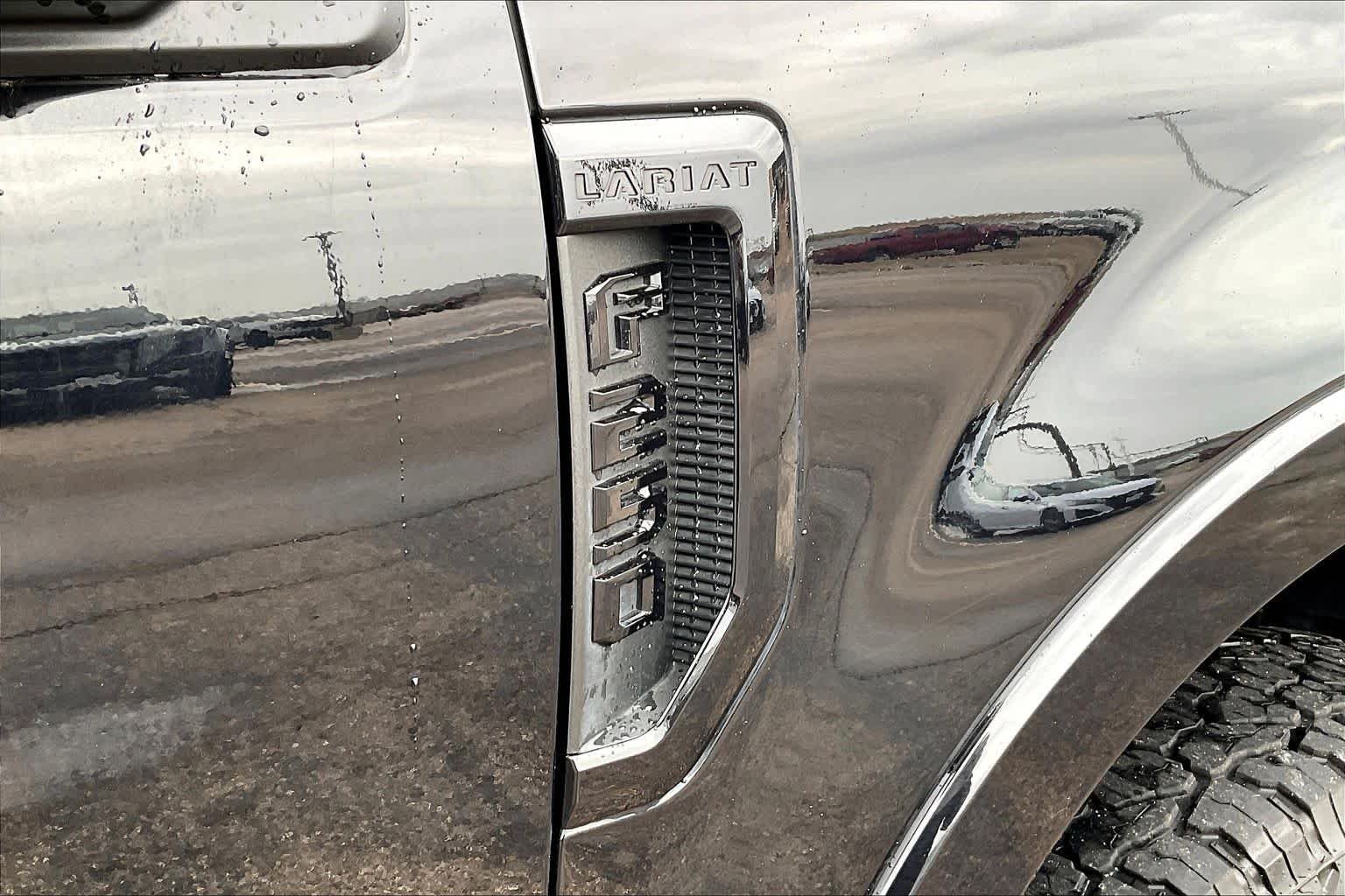 Used 2022 Agate Black Metallic Ford LARIAT image 30