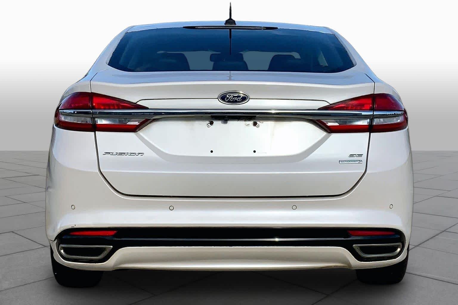 Used 2017 White Platinum Metallic Tri-Coat Ford SE image 5