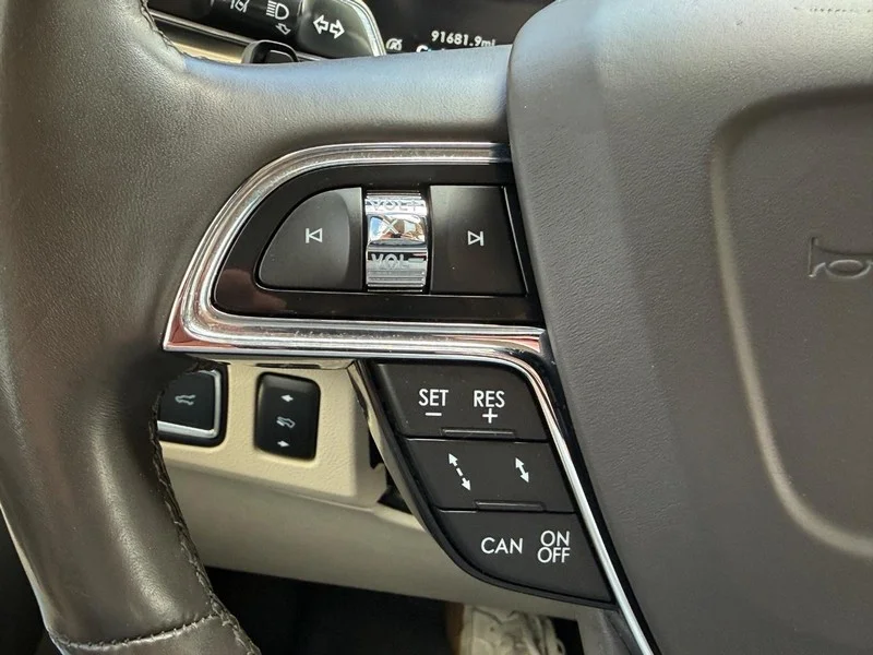 Used 2021 Pristine White Lincoln Reserve image 21