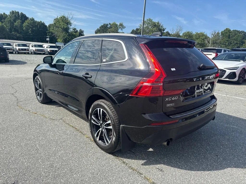 Used 2020 Black Volvo T5 Momentum image 2