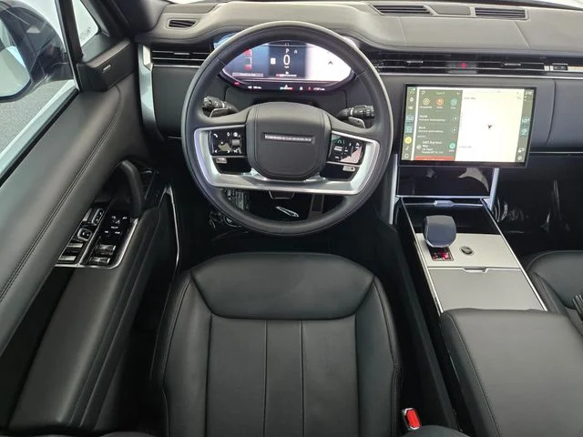 Used 2024  Land Rover SE image 12