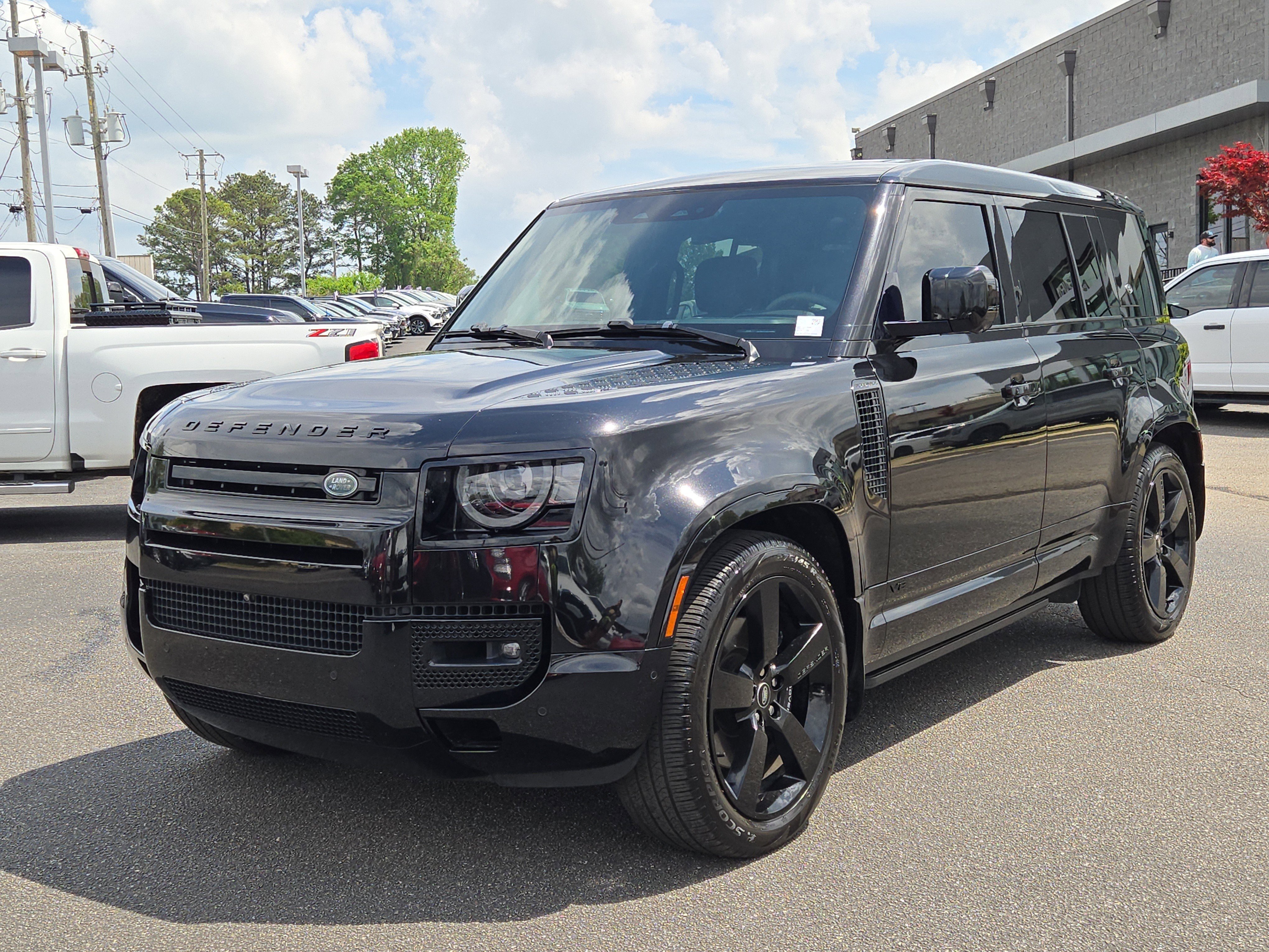 2023 Land Rover Defender V8's photo