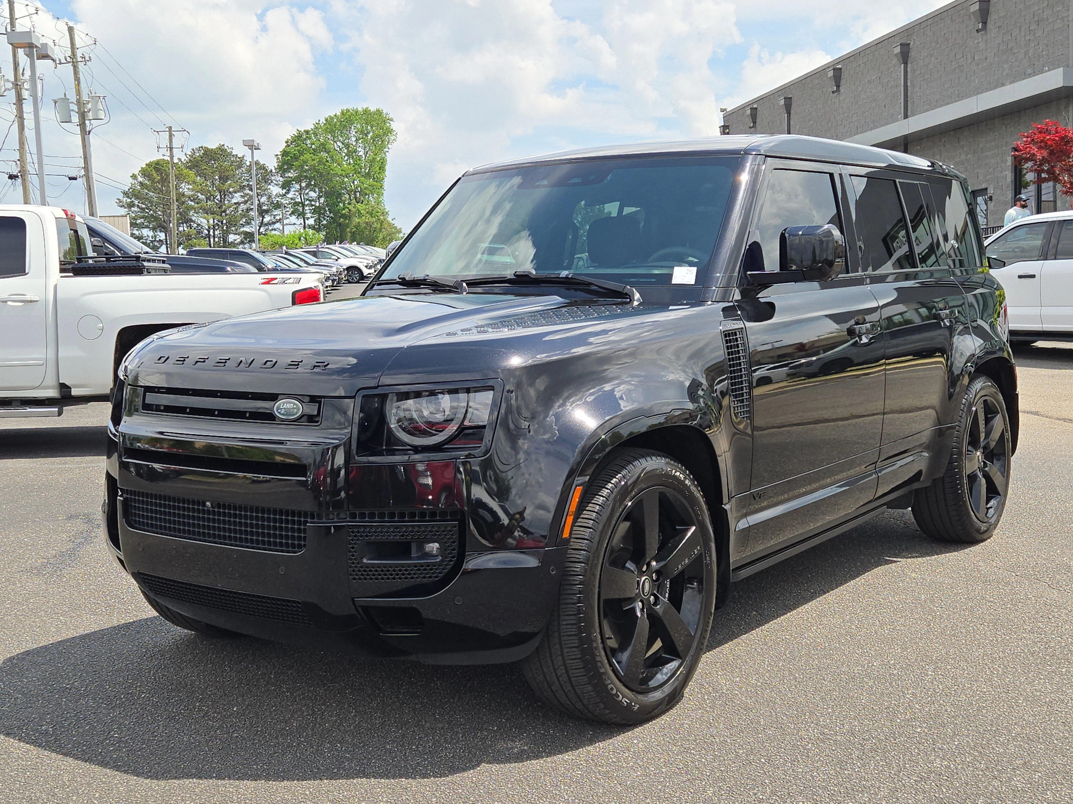 2023 Land Rover Defender V8's photo