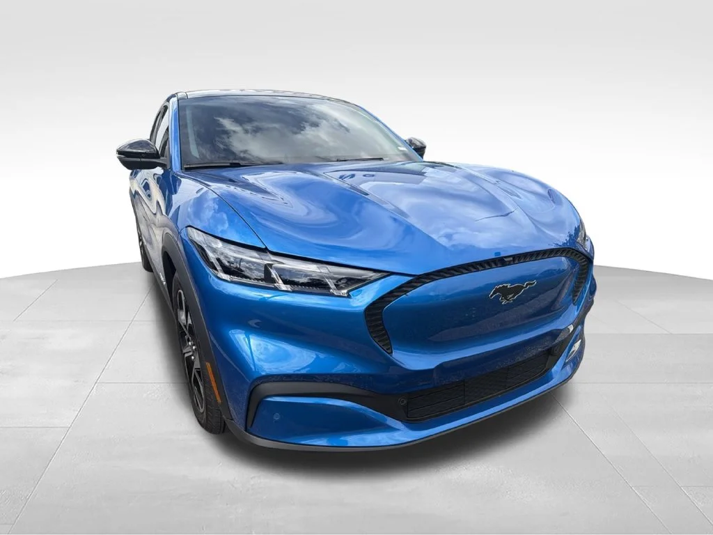 Used 2025 Blue Ford Select image 3
