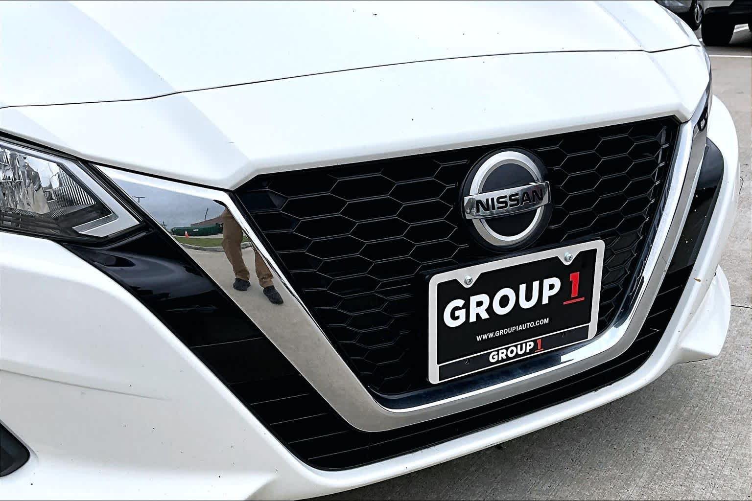 Used 2021 Glacier White Nissan 2.5 S image 30