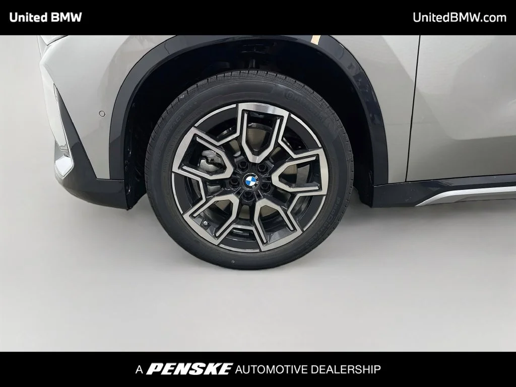 New 2027 Space Silver Metallic BMW xDrive28i image 9