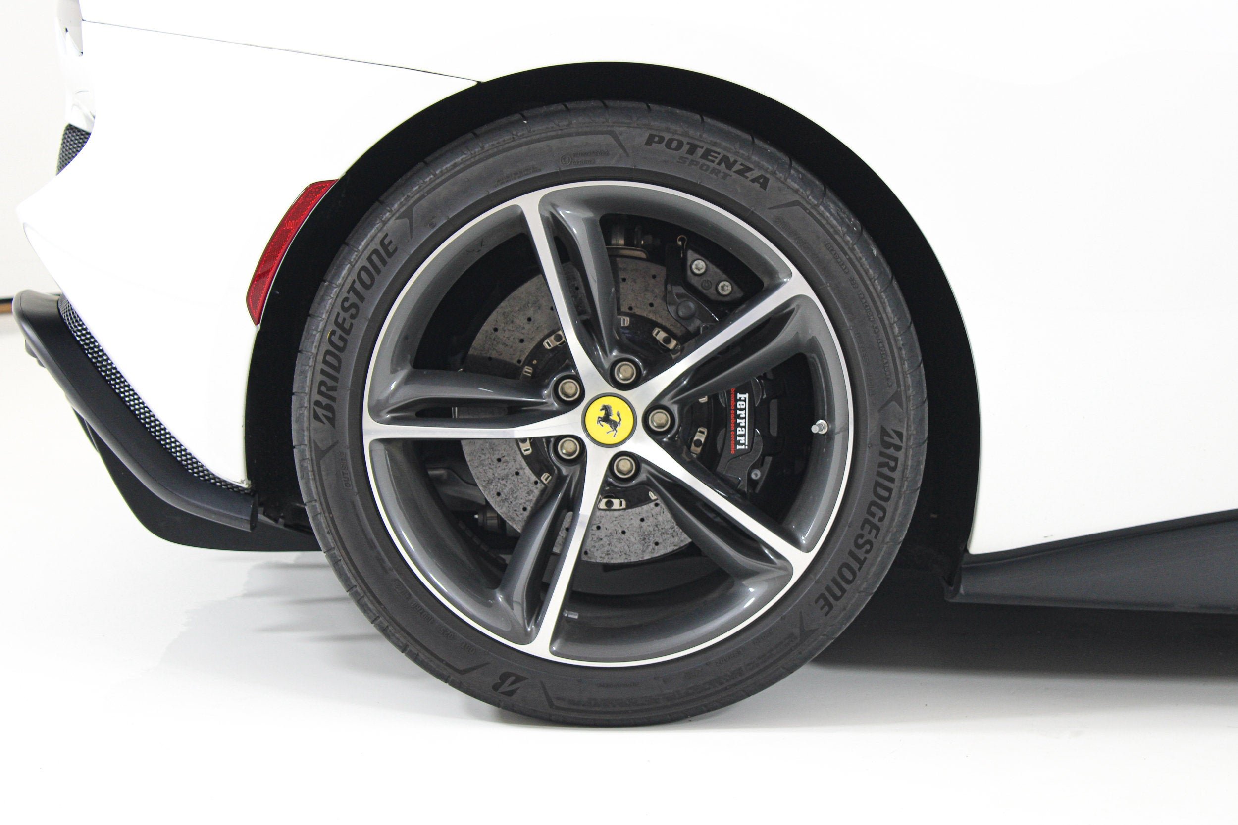 Used 2025 Bianco Cervino Ferrari  image 20