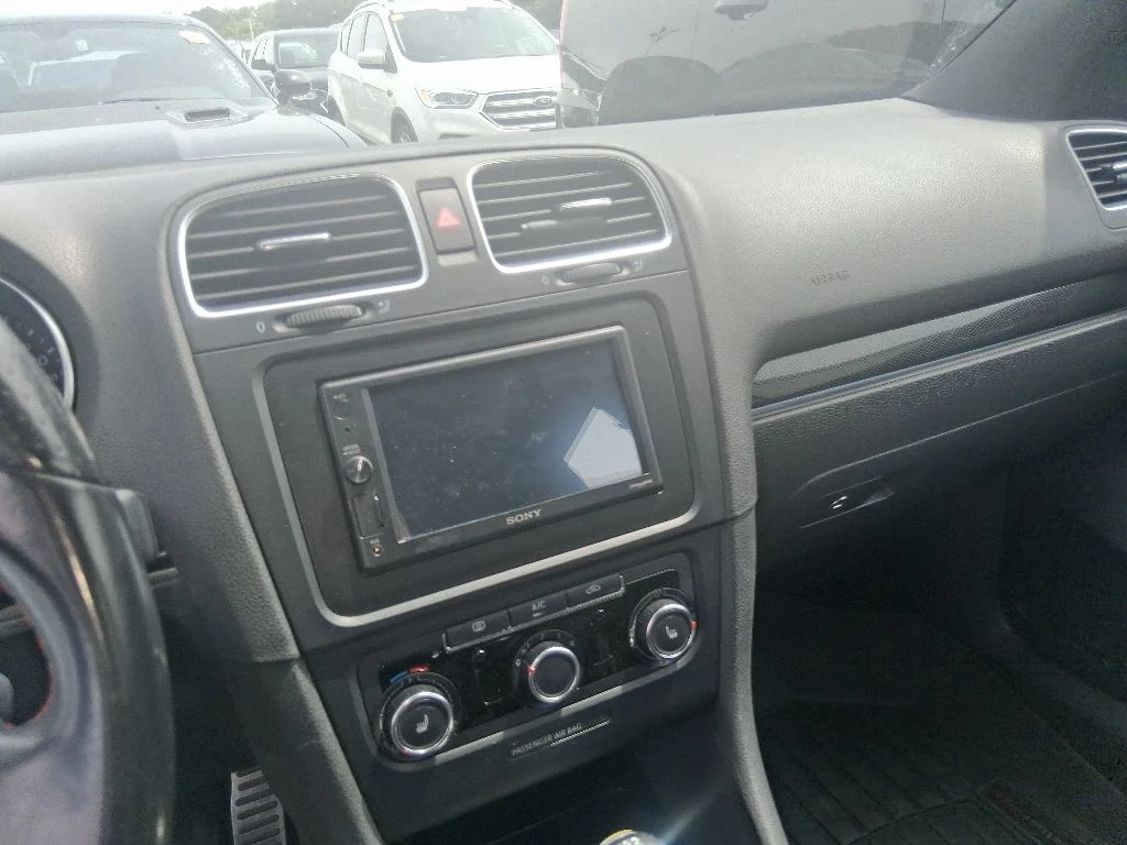 Used 2013 Black Volkswagen Base image 10