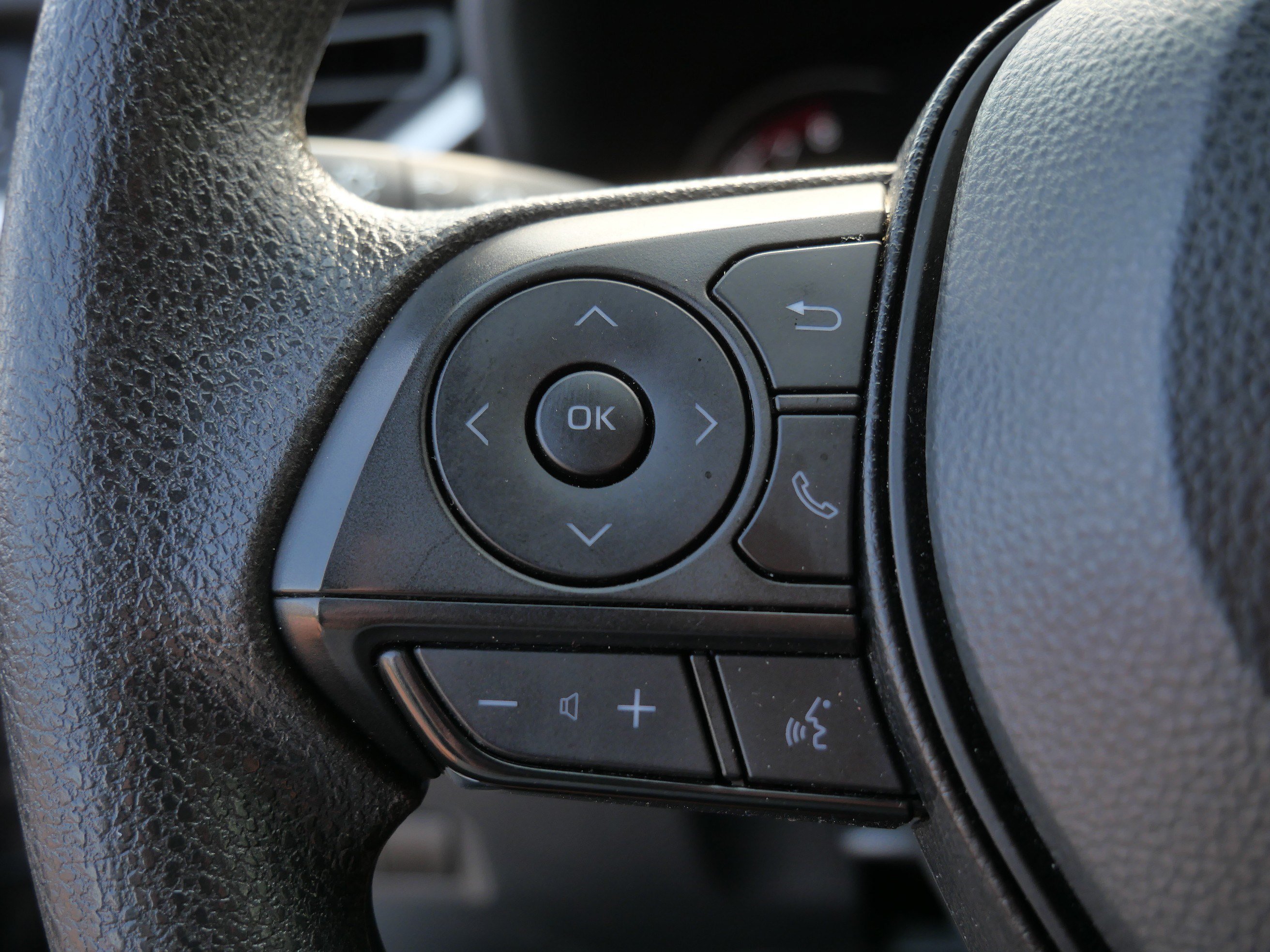 2024 Toyota RAV4 XLE - Photo 27