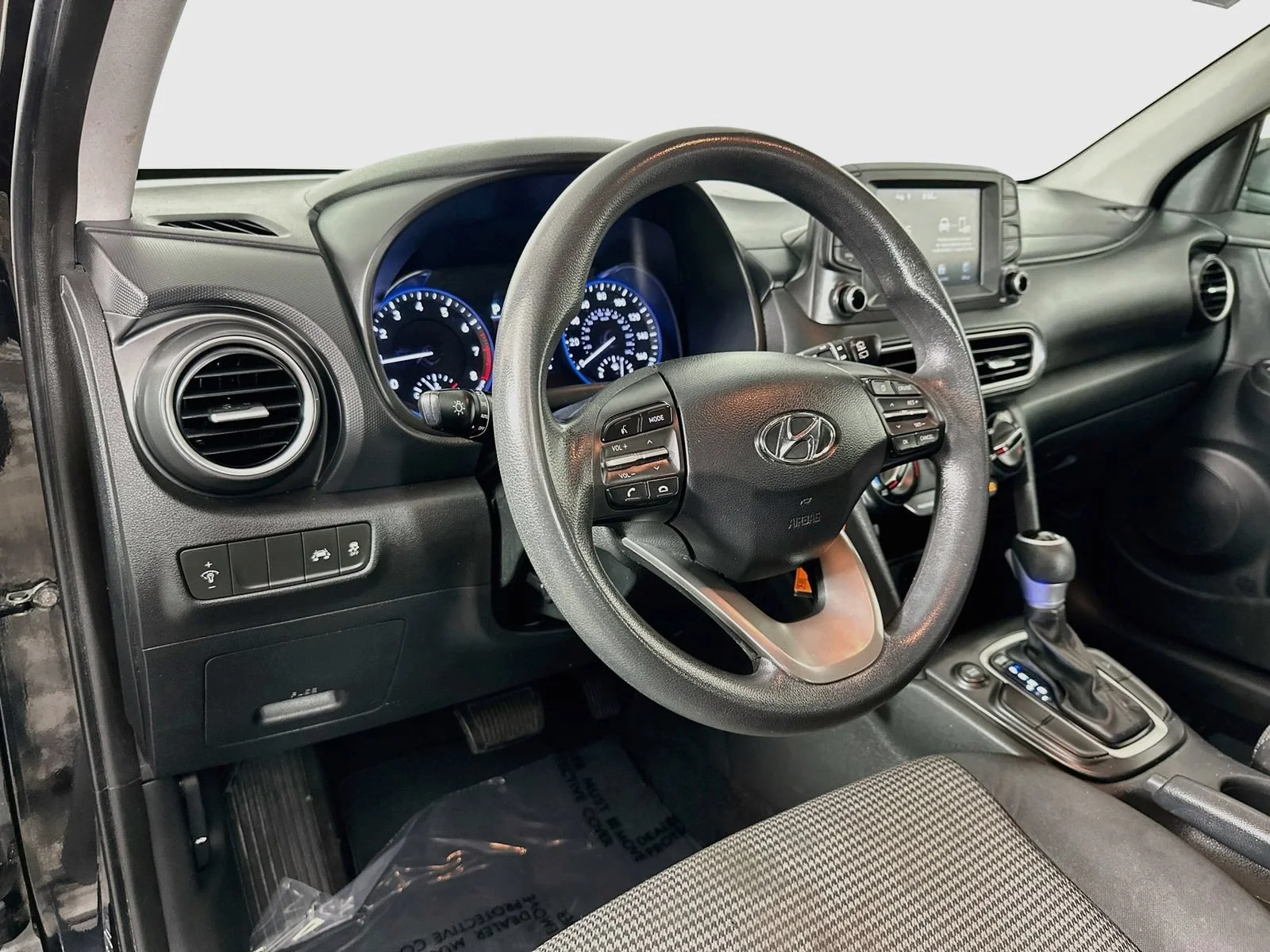 Used 2019 Black Hyundai SE image 10