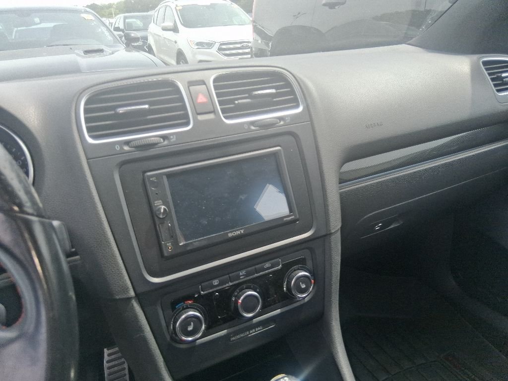 Used 2013 Black Volkswagen Base image 10