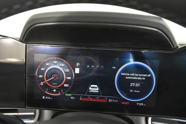 2025 Hyundai Elantra Limited - Photo 33